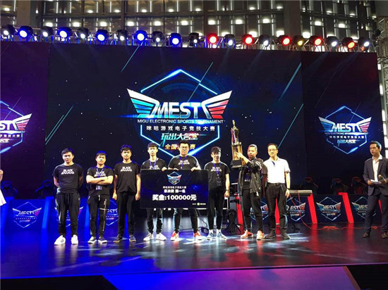 协助教练完 协助教练完